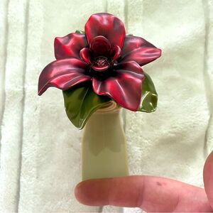 Bath & Body Works Poinsettia Red Flower w Green Leaves Wallflowers Plug In